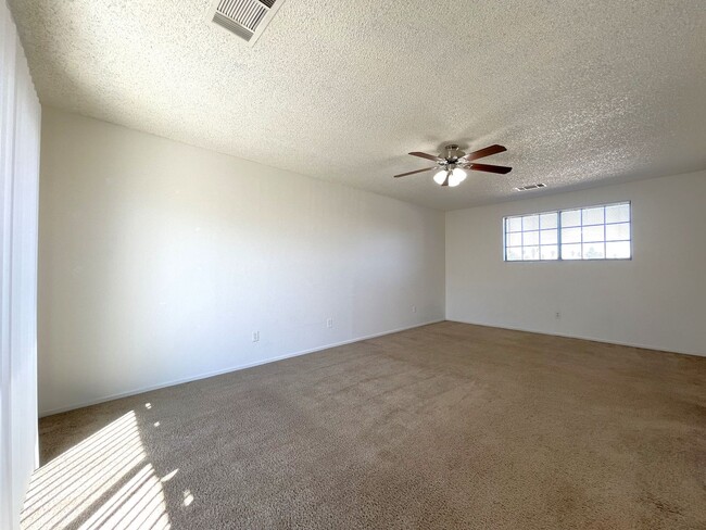 Building Photo - AVAILABLE NOW!! 2 Bedroom 2 Bathroom Condo...