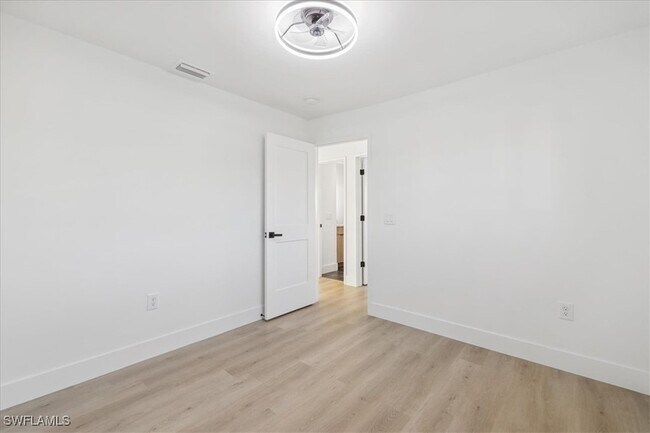 Building Photo - 4419 N Bay Cir