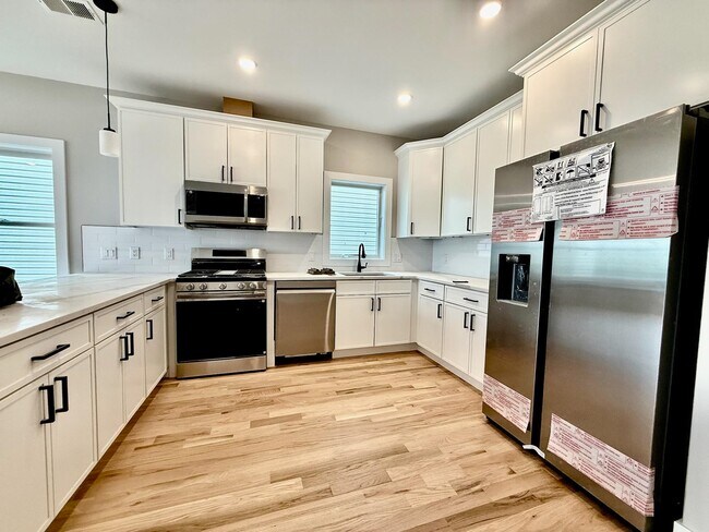 Building Photo - 12 Terhune Ave