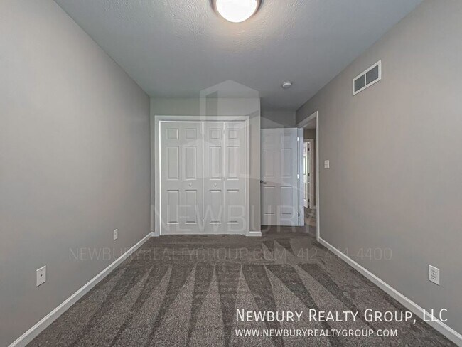 Building Photo - 135 Banksville Pl