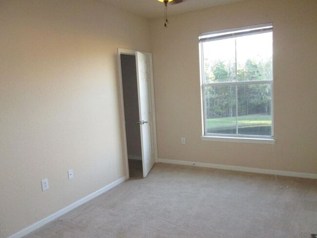 Building Photo - Cute 2 bedroom / 2 bath unit in beautiful ...