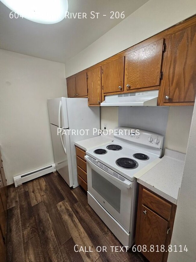 Building Photo - 604 N Black River St