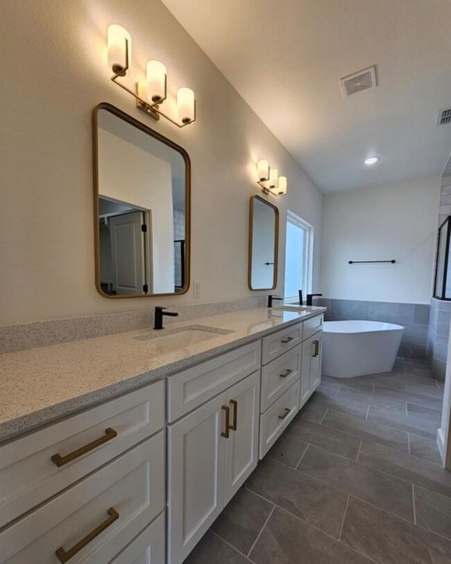 Building Photo - 301 Primrose Pt