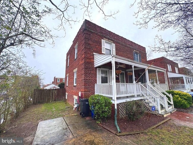 Building Photo - 1600 Princess St