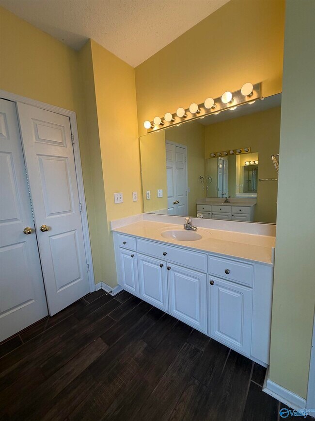 Building Photo - 216 Horseshoe Bend S