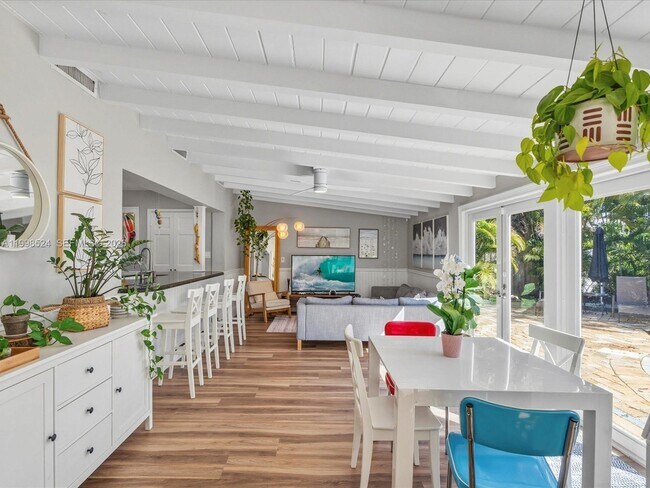 Building Photo - 2648 NE 26th Ave