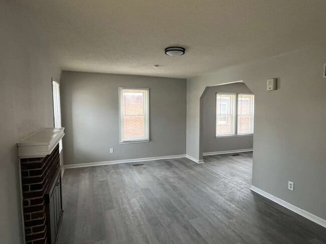 Building Photo - "Charming 3-Bedroom Home with Cozy Fireplace & Gleaming Hardwood Floors!" SECTION 8 PREFERRED!