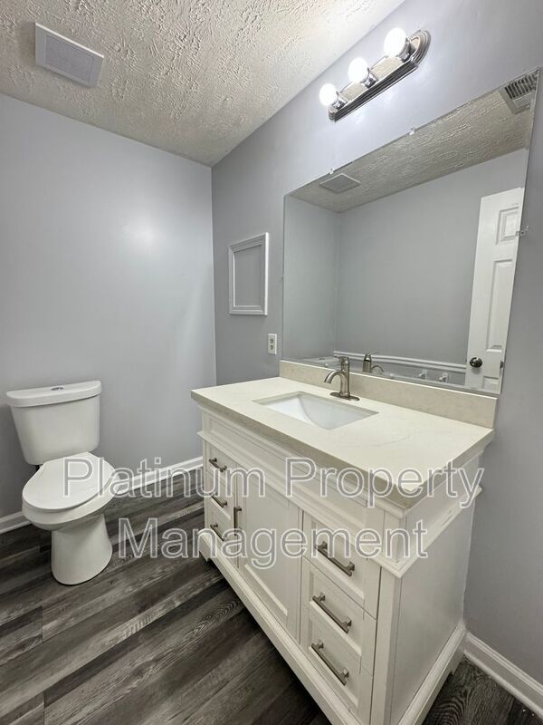 Building Photo - 4798 Rock Island Ln NW