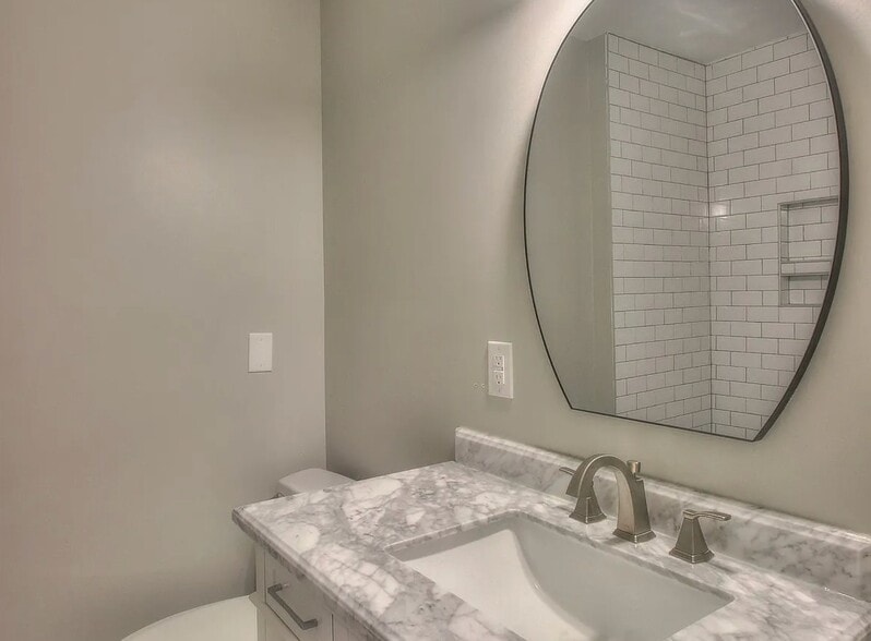 Building Photo - 5506 Country Dr