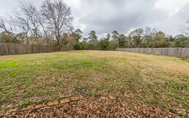 Building Photo - 320 Meadow Dr