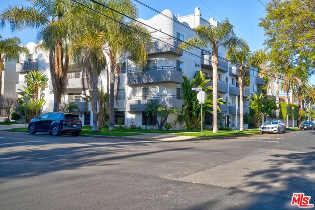 Building Photo - 2050 S Bentley Ave