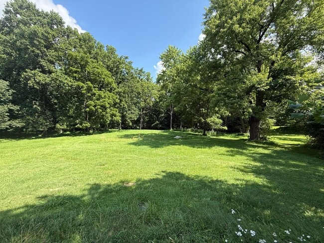 Building Photo - 2 Bedroom Home Available August 2026