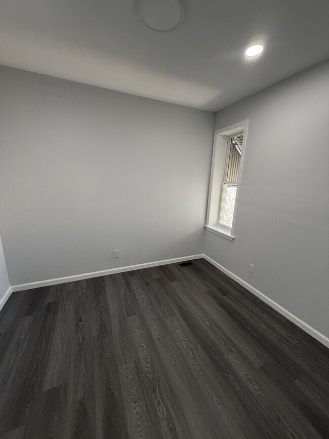Building Photo - 1336 S 29th St