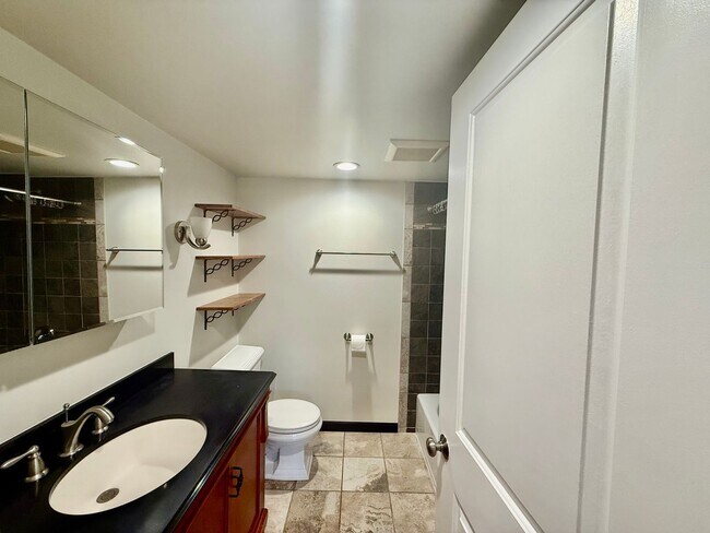 Building Photo - Brand New 1 bed, 1 bath with Den In Lynnwood $2495/mo.