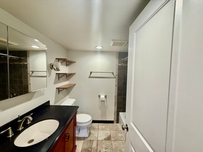 Building Photo - Brand New 1 bed, 1 bath with Den In Lynnwood $2500/mo.