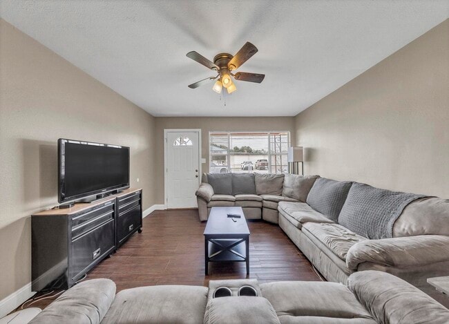 Building Photo - 460 School Ave