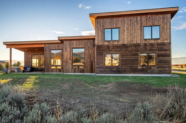 Building Photo - 3402 Alta Vista Dr