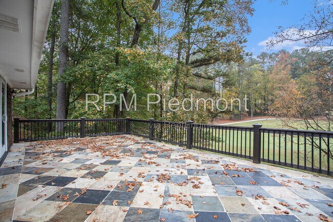 Building Photo - 630 Pine Point Trce