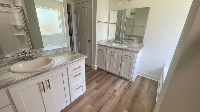 Building Photo - Beautiful 3 Bedroom, 3 Bathroom Home for Rent