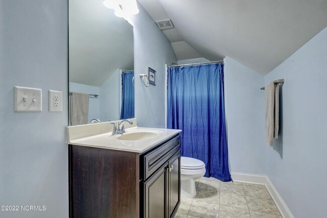 Building Photo - 122 Hampton Dr