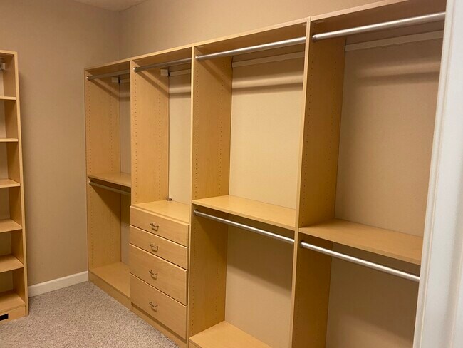 Building Photo - 35 Winchester Cv