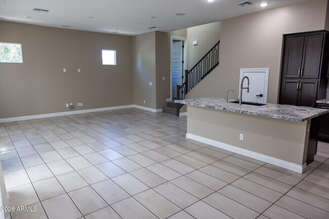 Building Photo - 2462 E Lovebird Ln