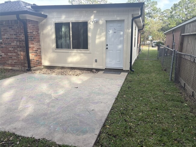 Building Photo - 115 N Shirley St