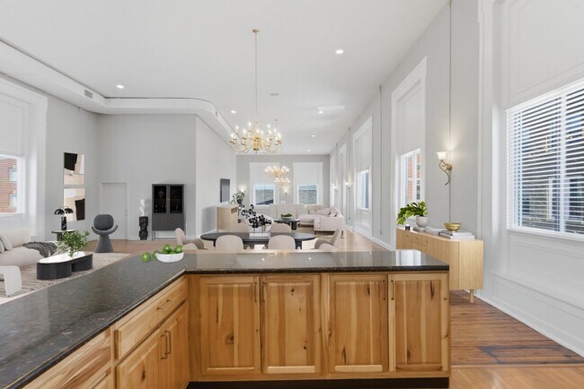 Building Photo - 500 Main St