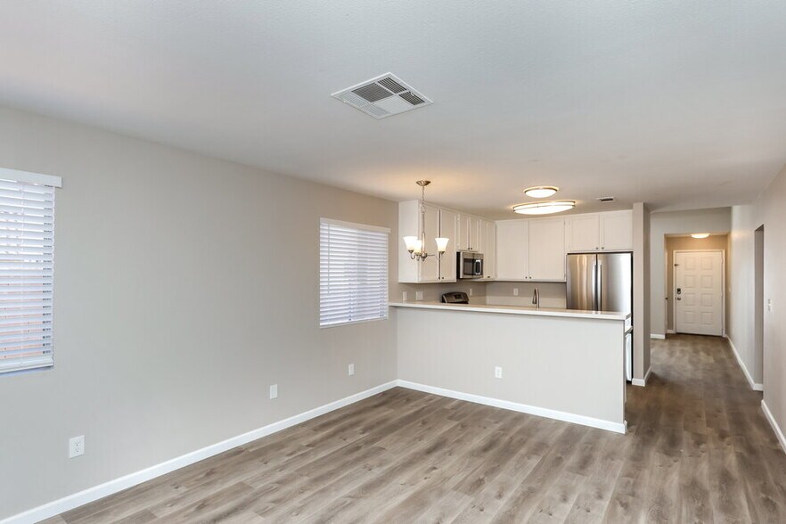 Building Photo - 7668 Kalmalii Ave