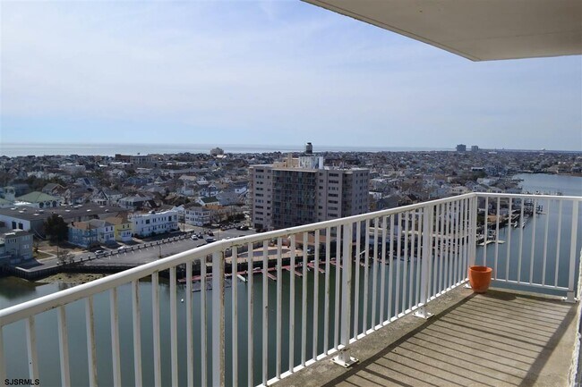 Building Photo - 236 N Derby Ave