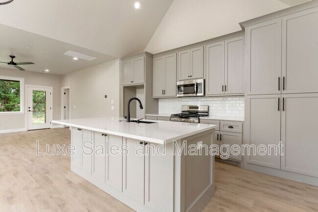 Building Photo - 4136 Abbey Pk Dr