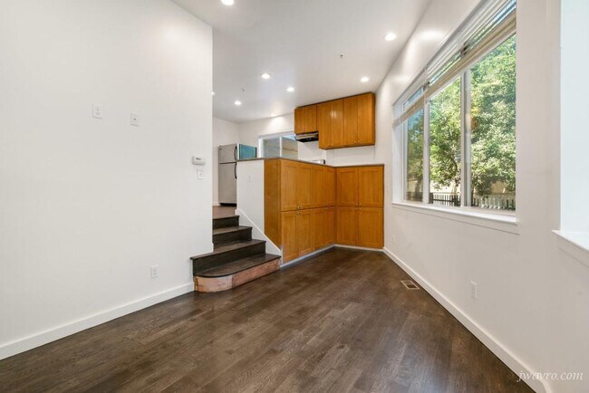 Building Photo - 25 Elgin Park