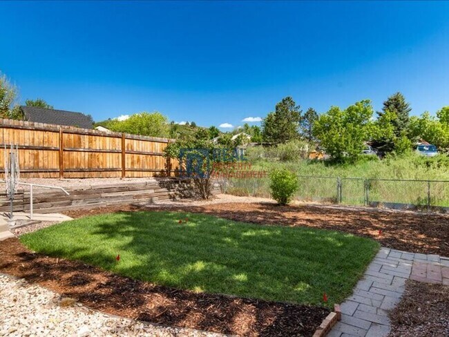 Building Photo - 1424 S Sierra Dr