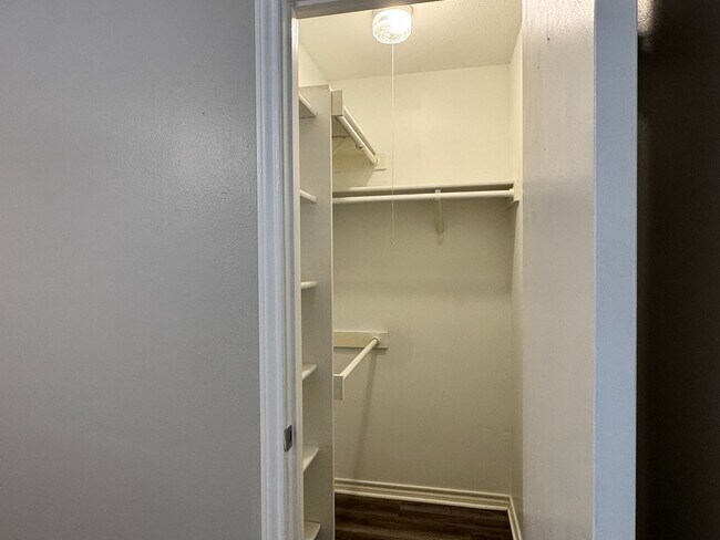 Building Photo - 411 Hickory Rd