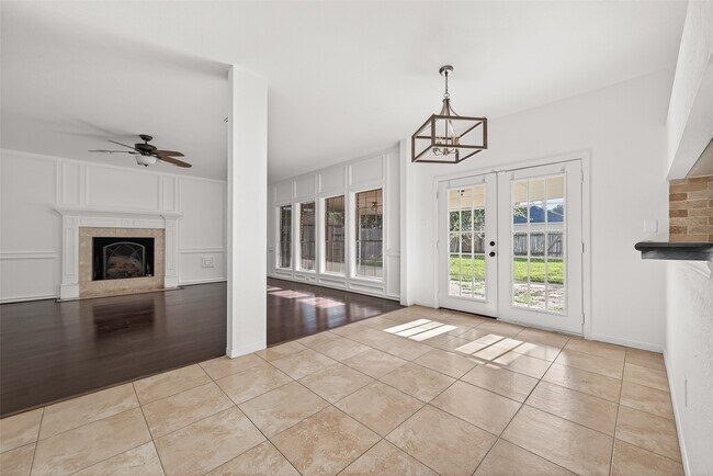 Building Photo - 2627 Double Lake Dr