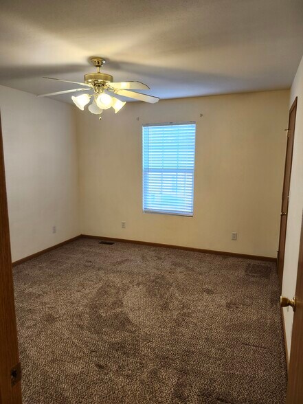 Building Photo - 28 Peartree Ln