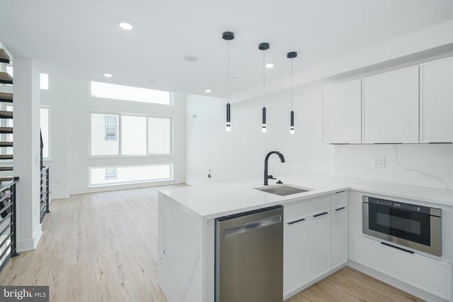 Building Photo - 2605 E Boston St