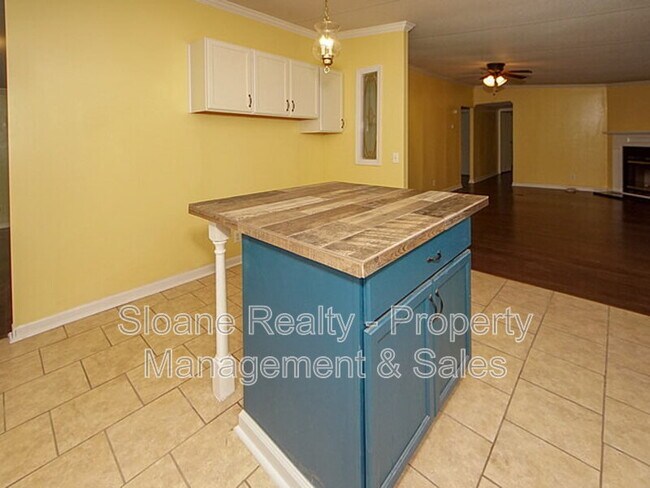 Building Photo - 3184 Sanders Rd