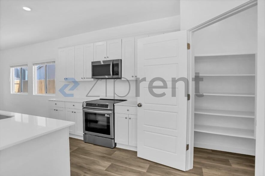 Building Photo - Unit