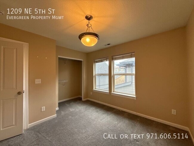 Building Photo - 1209 NE 5th St