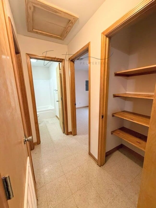 Building Photo - 2528 Crockett St