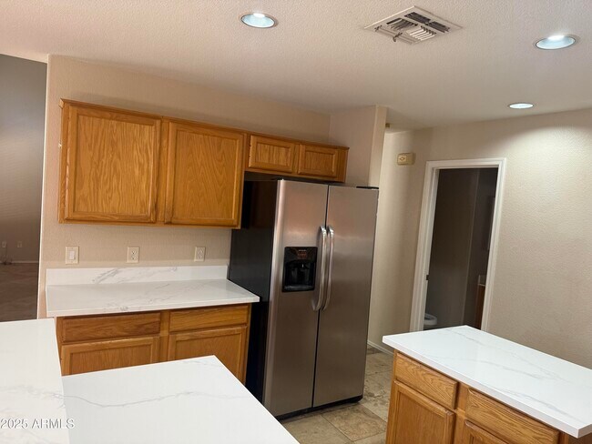 Building Photo - 1266 W Kingbird Dr