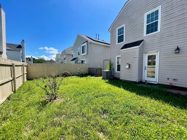Building Photo - Soaring Ceilings & Spacious Living in Western Branch