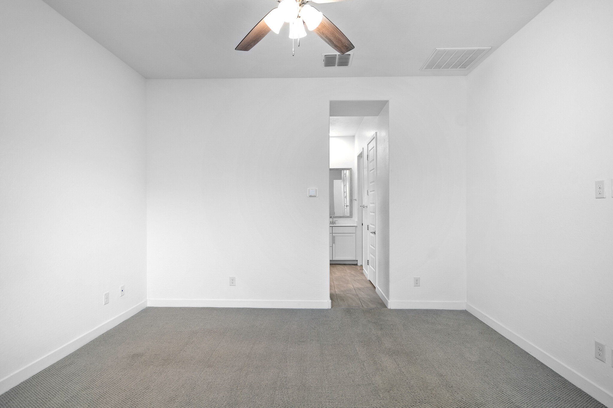 Building Photo - 9738 E Tiburon Ave