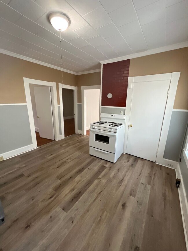 Building Photo - 36 Fisher St