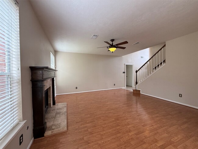 Building Photo - 4614 Russett Pl S