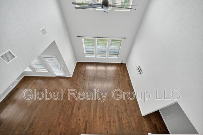 Building Photo - 812 Silver Fox
