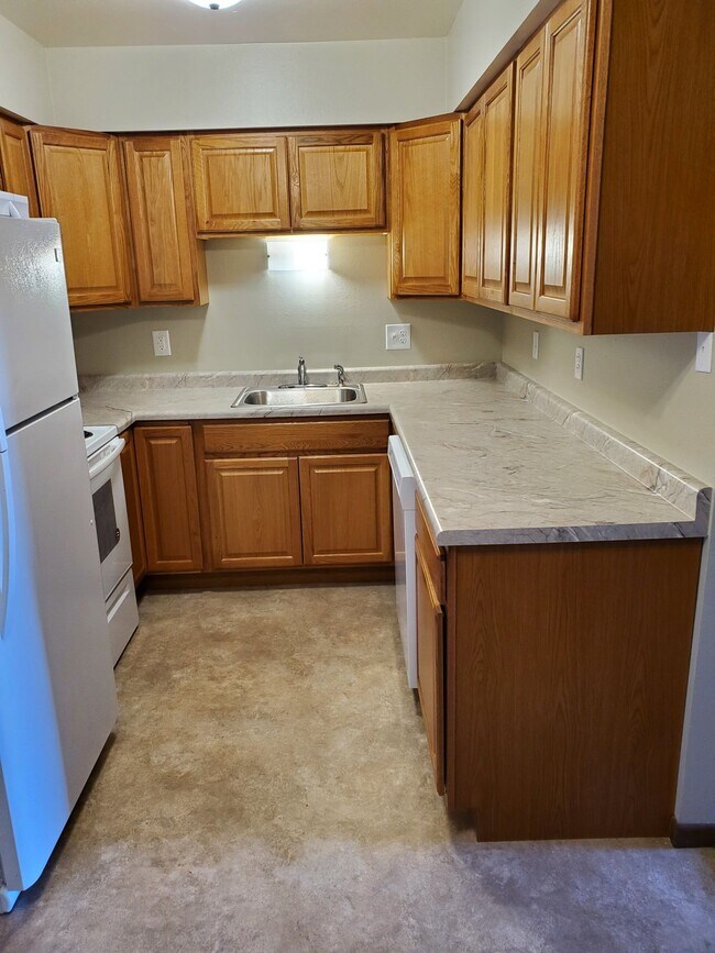 Kitchen - 1500 32nd Ave SW