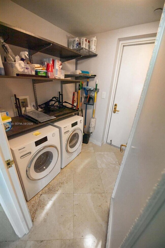 Building Photo - 19955 NE 38th Ct