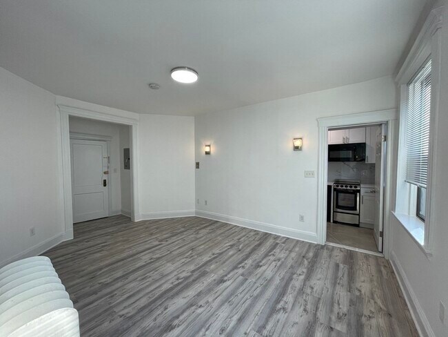 Building Photo - 90 Brainerd Rd